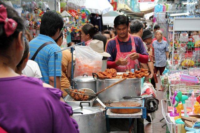 Mơ thấy bán hàng ăn đánh con gì?