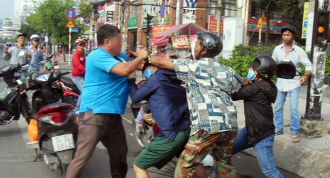 nằm mơ thấy người khác đánh nhau